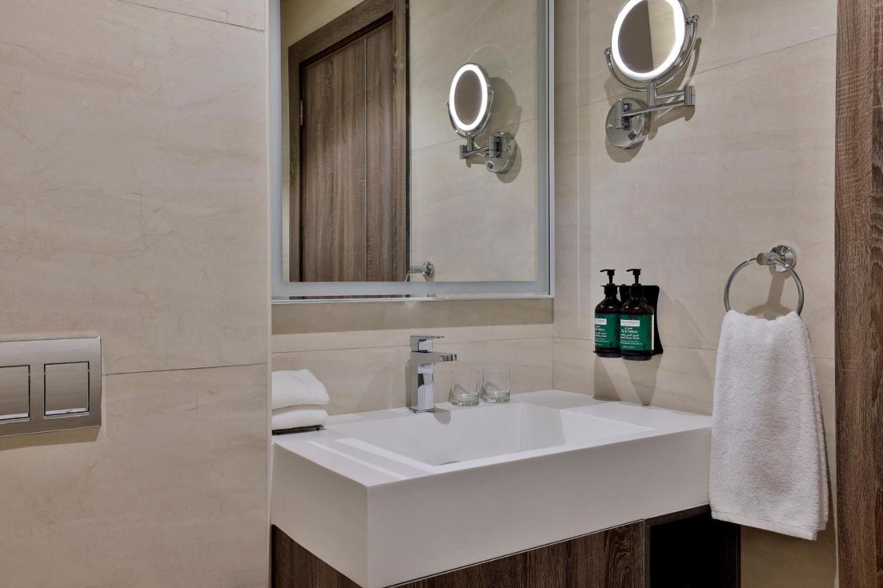 Hotel Voco Al Khobar By Ihg Exteriér fotografie Bathroom