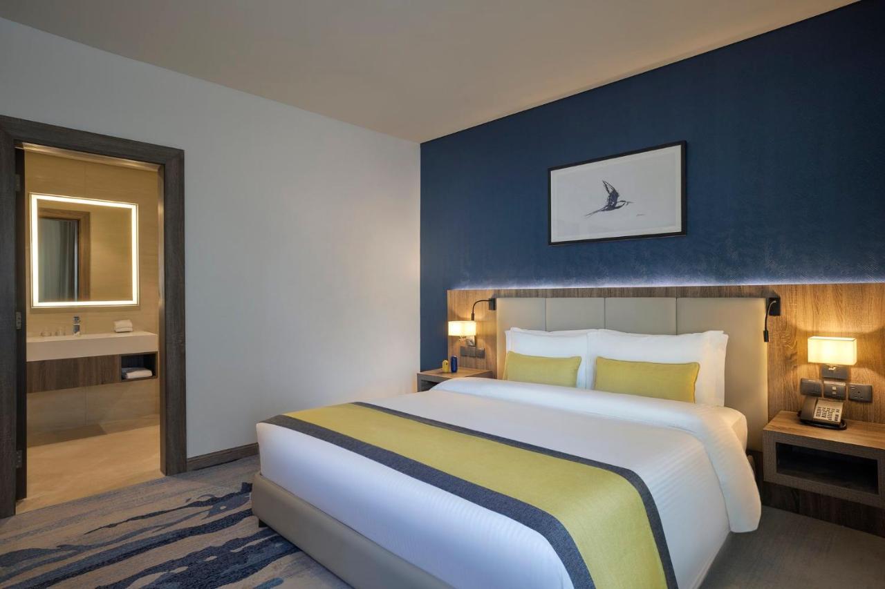 Hotel Voco Al Khobar By Ihg Exteriér fotografie A bedroom at the hotel