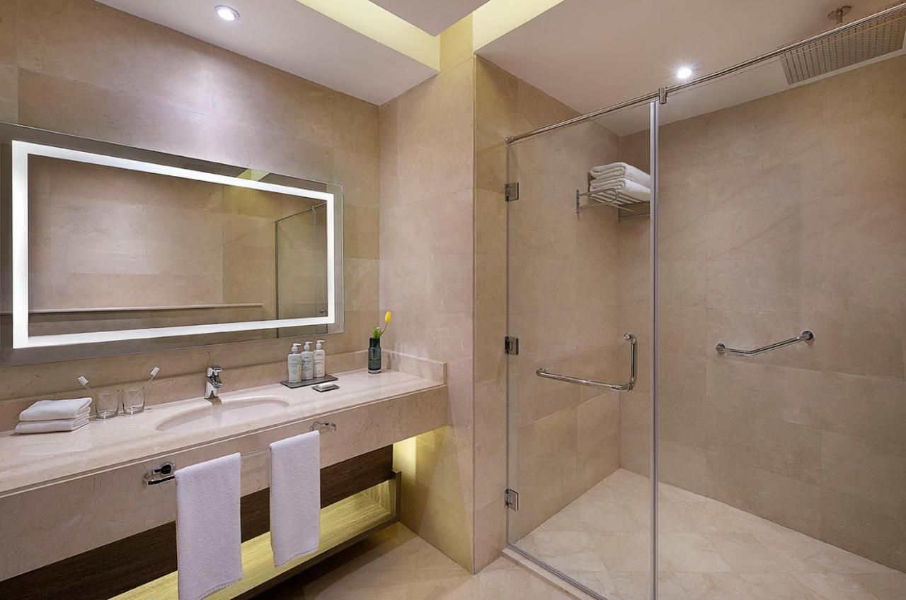 Hotel Voco Al Khobar By Ihg Exteriér fotografie A bathroom at the hotel